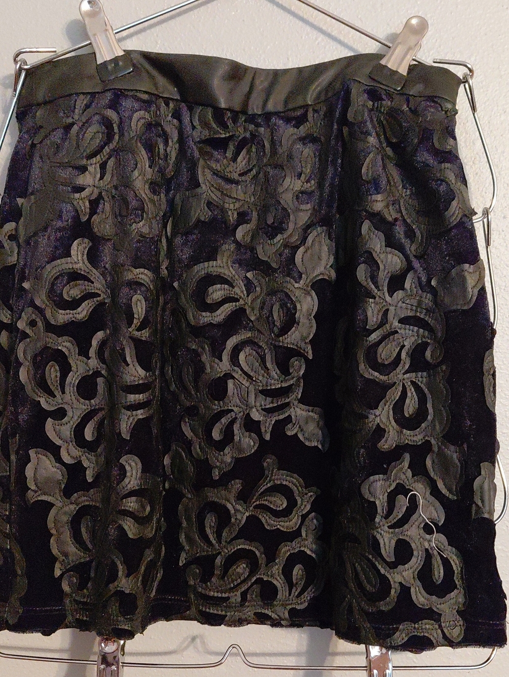 Forever 21 Black and Gray Velvet Floral A-Line Skirt